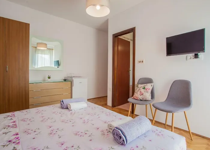 Maver Cres
